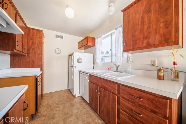 Detail Gallery Image 8 of 25 For 23602 Western #D,  Harbor City,  CA 90710 - 3 Beds | 2 Baths