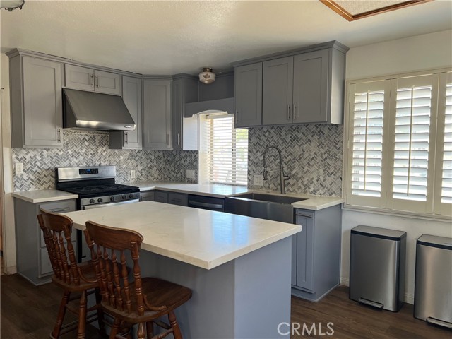 9810 Sharon Avenue, Riverside CA: https://media.crmls.org/medias/3fbaf074-6384-413c-bdf0-cbfc6c9cfa67.jpg