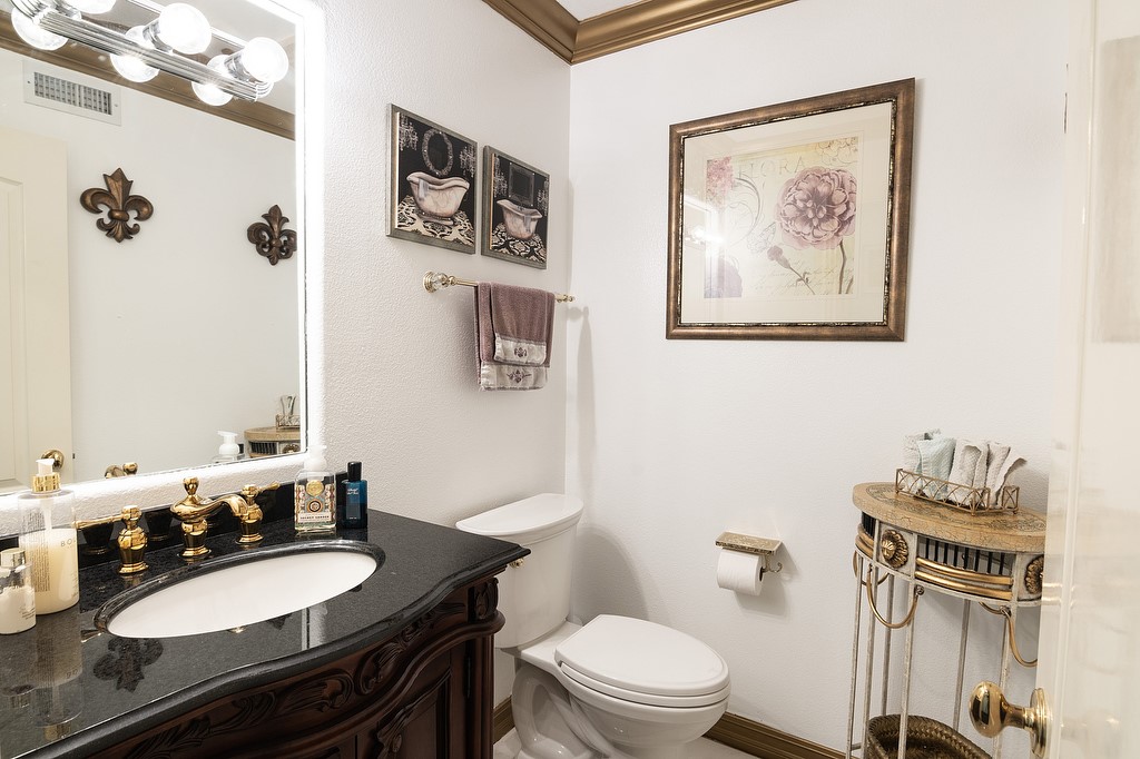 Detail Gallery Image 22 of 57 For 3319 Clifden Ln, Burbank,  CA 91504 - 5 Beds | 6/1 Baths