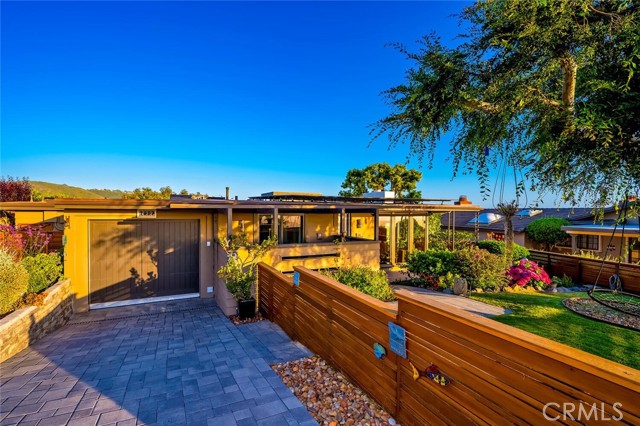 1687 Temple Hills Drive, Laguna Beach CA: https://media.crmls.org/medias/3fbc570d-3253-422c-88c7-983be05f10cd.jpg