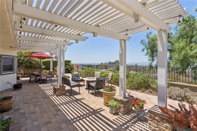 27201 Via Aurora, Mission Viejo CA: https://media.crmls.org/medias/3fbc956b-962e-4516-a4bb-ade0c88604f6.jpg
