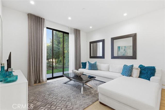 Detail Gallery Image 9 of 48 For 4545 Stern Ave, Sherman Oaks,  CA 91423 - 6 Beds | 5/1 Baths