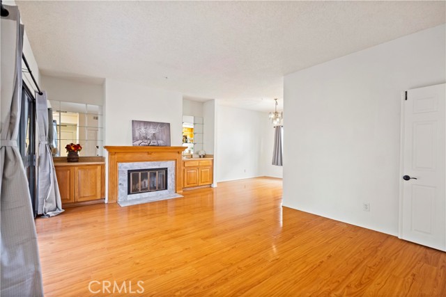 Detail Gallery Image 2 of 36 For 1505 S Atlantic #E,  Alhambra,  CA 91803 - 2 Beds | 2/1 Baths