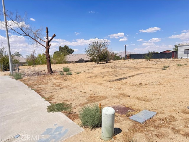 16740 Pebble Beach Drive, Victorville CA: https://media.crmls.org/medias/3fbd9ca5-dea5-4583-8695-3b71a45c0b66.jpg