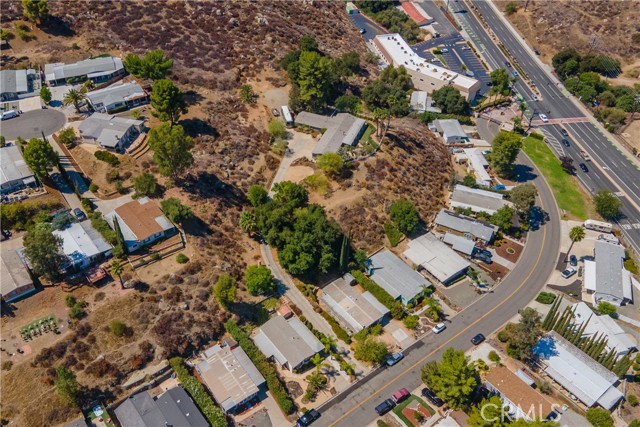 22831 Skylink Drive, Canyon Lake CA: https://media.crmls.org/medias/3fbda0b3-ba93-45b4-9884-106a9464ca32.jpg