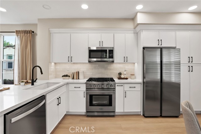 Detail Gallery Image 13 of 59 For 302 Tall Oak, Irvine,  CA 92603 - 3 Beds | 3/1 Baths