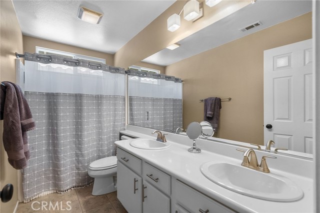 27711 Adonis Lane, Canyon Country CA: https://media.crmls.org/medias/3fbfe126-b62c-4053-90fa-deee5597e400.jpg