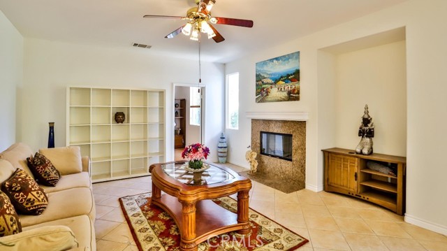 Detail Gallery Image 12 of 57 For 21817 Charlotte Ct, Canoga Park,  CA 91304 - 5 Beds | 2/1 Baths