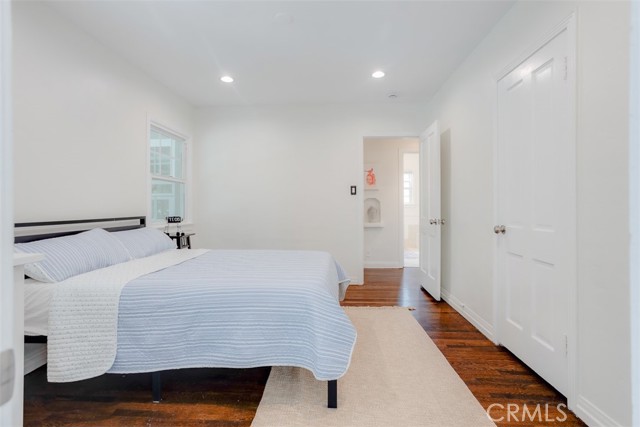 516 S Sparks S Street, Burbank CA: https://media.crmls.org/medias/3fc0bd56-15d5-4dc9-9dd7-33d8f51042f6.jpg