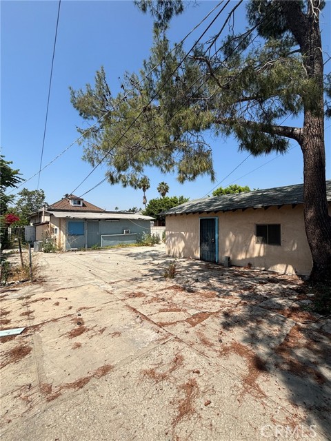 127 E Avenue 45, Los Angeles CA: https://media.crmls.org/medias/3fc1483e-e7d8-4833-8235-8768f4b8c9d4.jpg