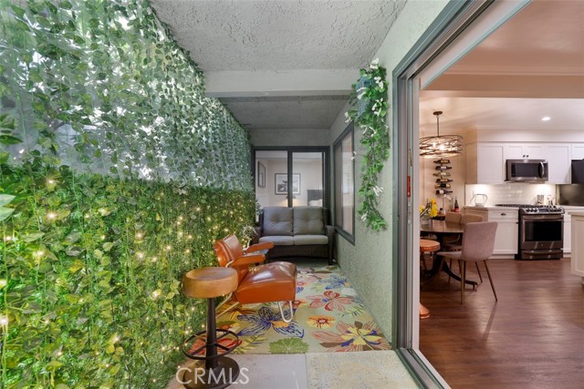 Detail Gallery Image 8 of 19 For 4528 Colbath Ave #103,  Sherman Oaks,  CA 91423 - 1 Beds | 1 Baths