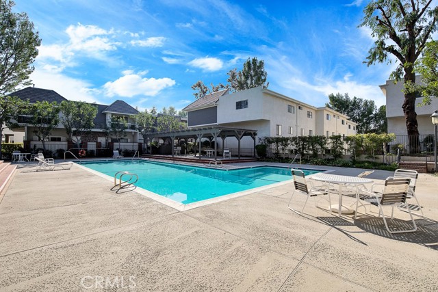 10201 Mason Avenue, Chatsworth CA: https://media.crmls.org/medias/3fc18a25-d55f-4a11-bea1-f66cb148ec1a.jpg