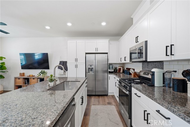 Detail Gallery Image 13 of 38 For 14562 Sienna Pl, Corona,  CA 92880 - 3 Beds | 2/1 Baths