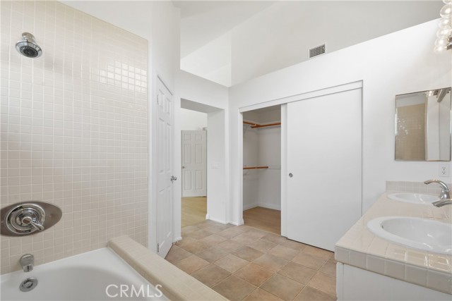 25951 Majorca Way, Mission Viejo CA: https://media.crmls.org/medias/3fc1b450-c330-4aab-ad80-7a4226414e2a.jpg