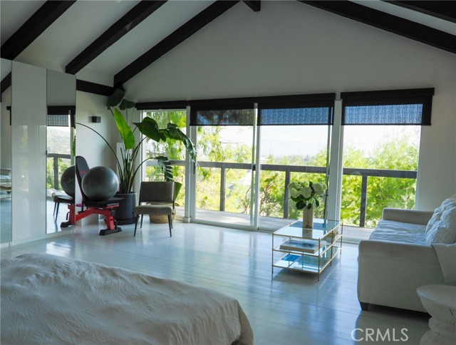5177 Medina Road, Woodland Hills CA: https://media.crmls.org/medias/3fc20bde-3217-445c-83cd-e2fc3cf82d60.jpg