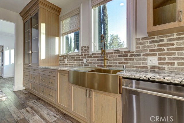Detail Gallery Image 12 of 36 For 954 Rosemount, Glendale,  CA 91207 - 5 Beds | 3 Baths