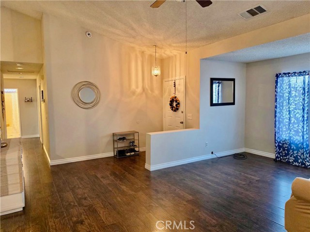 Detail Gallery Image 3 of 20 For 12966 Sundown, Victorville,  CA 92392 - 3 Beds | 2 Baths