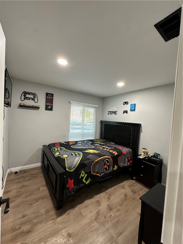 https://media.crmls.org/medias/3fc4b630-ac1d-4f60-b6fd-e0999c208a81.jpg?preset=X-Large