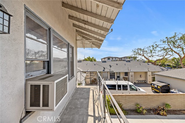 1107 Okoboji Drive, Arcadia CA: https://media.crmls.org/medias/3fc73a5e-af97-463c-8178-1a5d2e52ec1b.jpg