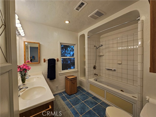 Detail Gallery Image 14 of 25 For 5703 Beck Ave, North Hollywood,  CA 91601 - 2 Beds | 2 Baths