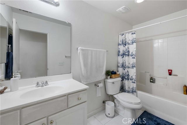 1810 E Jenner Street, Lancaster CA: https://media.crmls.org/medias/3fc770e9-9a71-40f5-b692-a6e885ae2051.jpg