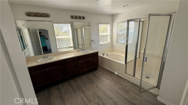 Detail Gallery Image 7 of 16 For 1410 Butterfly Ct, Hemet,  CA 92545 - 4 Beds | 3/1 Baths