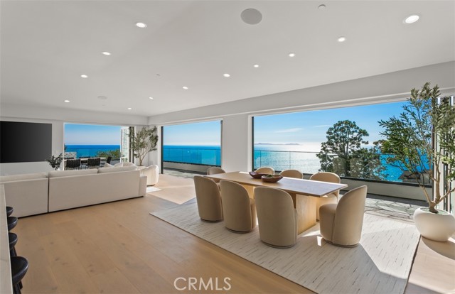 31 N Vista De Catalina, Laguna Beach CA: https://media.crmls.org/medias/3fc7870e-d36b-46eb-b012-bec559f20972.jpg