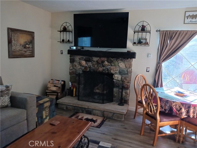 23304 Crest Forest Drive, Crestline CA: https://media.crmls.org/medias/3fc7a930-8de3-4367-92d5-558af0805544.jpg