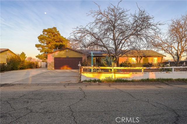 Detail Gallery Image 2 of 30 For 40944 171st, Lancaster,  CA 93535 - 3 Beds | 2 Baths