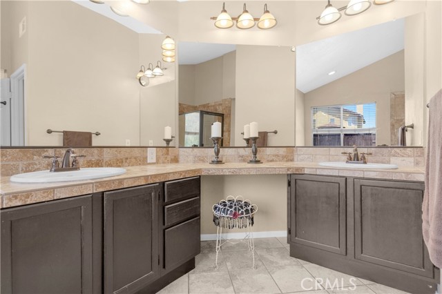 40025 White Leaf Ln., Murrieta CA: https://media.crmls.org/medias/3fc8f26b-bc99-453d-abe0-d254aeffaa0f.jpg
