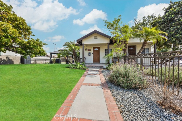 5304 Carmelita Avenue, Maywood CA: https://media.crmls.org/medias/3fc9535d-330f-4a48-996a-b01e32c1fe50.jpg
