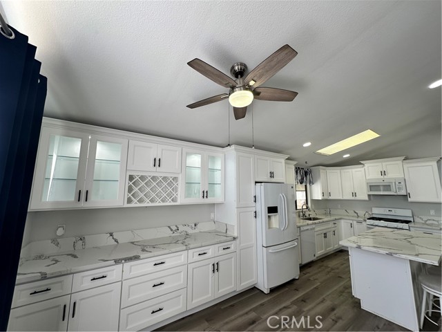 Detail Gallery Image 8 of 42 For 2230 Lake Park Dr #188,  San Jacinto,  CA 92583 - 2 Beds | 2 Baths