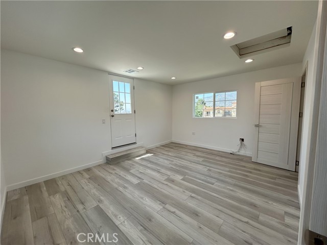 Detail Gallery Image 8 of 31 For 10363 Commerce Ave, Tujunga,  CA 91042 - 4 Beds | 3 Baths