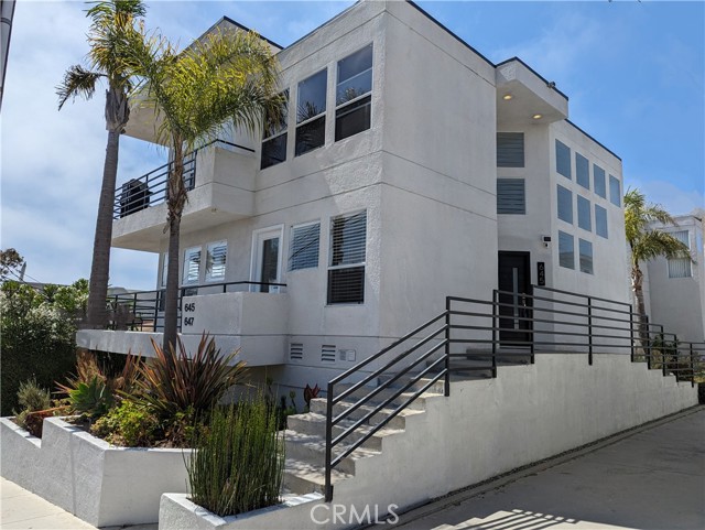 645 1st Place, Hermosa Beach, California 90254, 3 Bedrooms Bedrooms, ,2 BathroomsBathrooms,Residential,Sold,1st,SB23133181