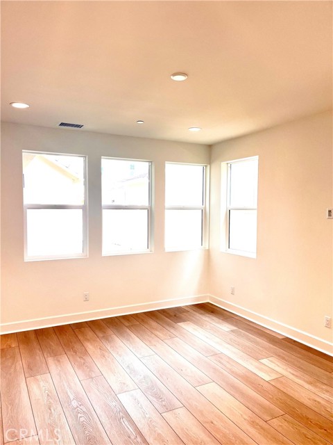 Detail Gallery Image 5 of 17 For 10895 Carlos St, Ventura,  CA 93004 - 3 Beds | 2/1 Baths