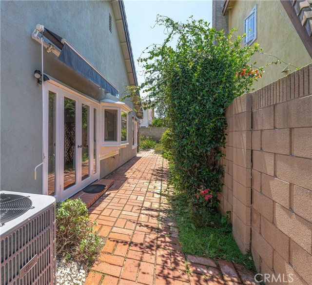 9622 Caithness Drive, Huntington Beach CA: https://media.crmls.org/medias/3fca9787-07ee-4f08-bc9f-1756b50e9ec2.jpg