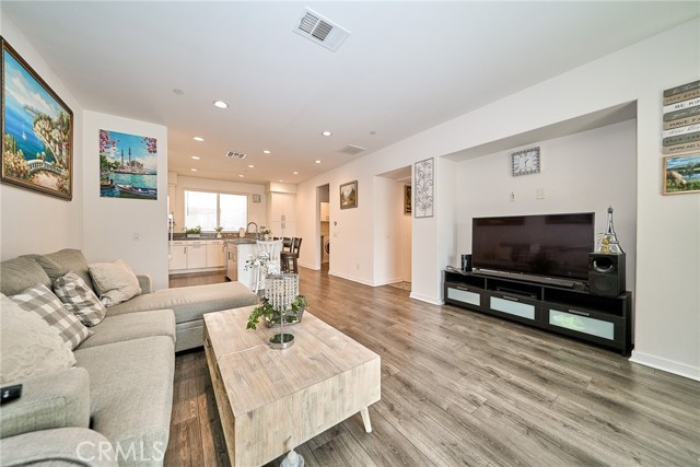 Detail Gallery Image 9 of 31 For 11405 Garvey Ave #B,  El Monte,  CA 91732 - 3 Beds | 3 Baths