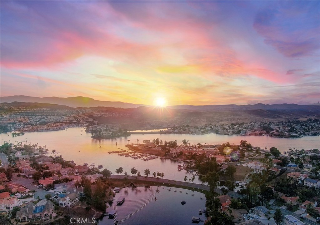 https://media.crmls.org/medias/3fcbe0e1-e2f4-4c61-95d1-a041738c1901.jpg?preset=X-Large