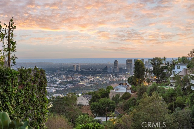 1782 Viewmont Drive, Los Angeles CA: https://media.crmls.org/medias/3fccbf44-deec-49c3-b8f6-45c32fc36894.jpg