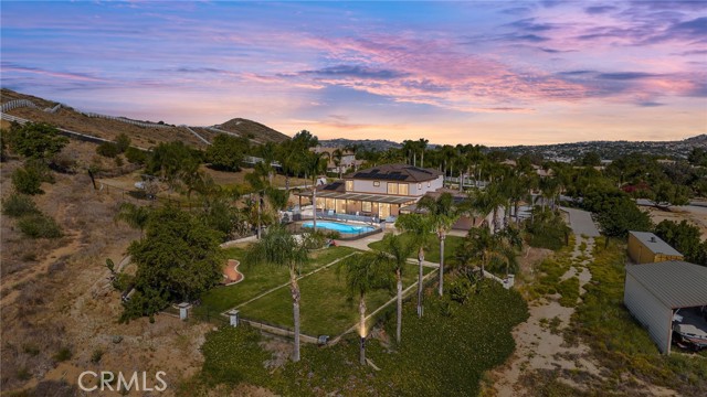 18936 Summerleaf Lane, Riverside CA: https://media.crmls.org/medias/3fccdc00-9c7a-4a06-b9a8-925ad1c54dd9.jpg