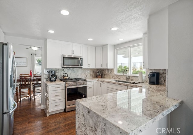 Detail Gallery Image 14 of 34 For 23575 Kettle Rd, Murrieta,  CA 92562 - 4 Beds | 2/1 Baths