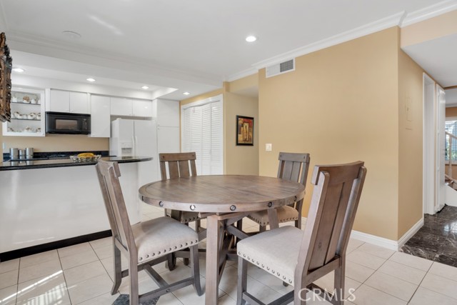 5644 Etiwanda Avenue, Tarzana CA: https://media.crmls.org/medias/3fcd0436-e343-4d15-b81d-4517d934ab5c.jpg