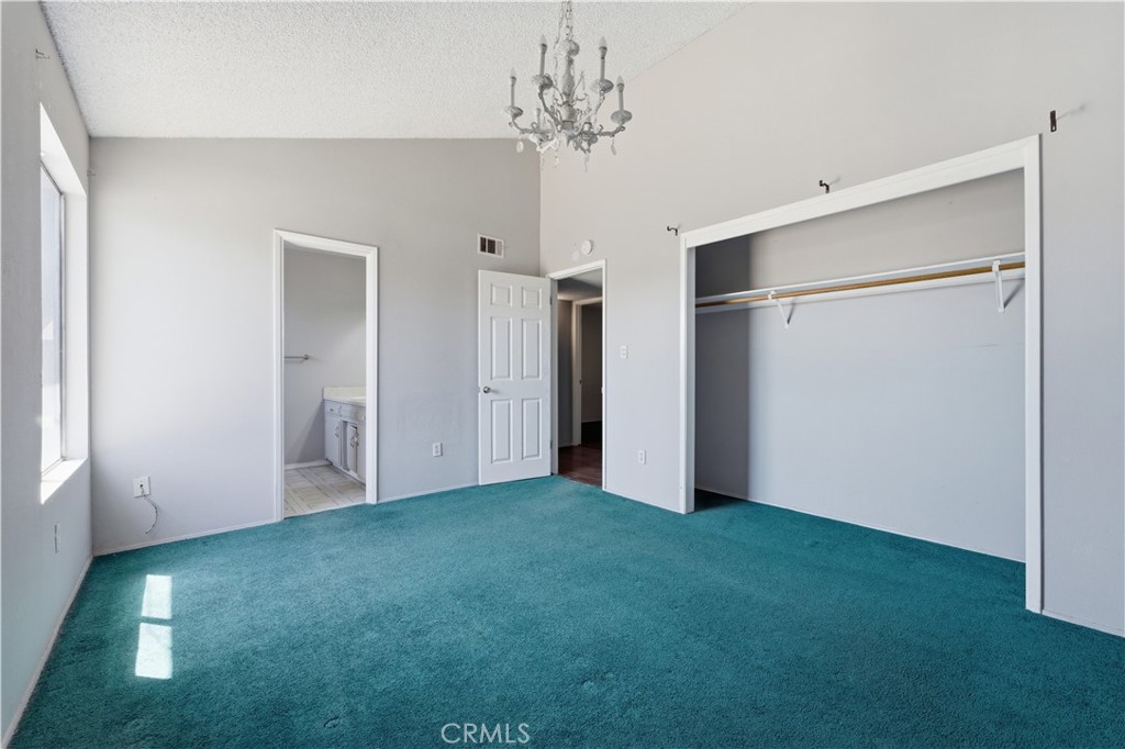 https://media.crmls.org/medias/3fcd51e8-b670-4fed-95f2-49370ec9190b.jpg?preset=X-Large