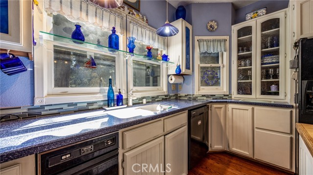 Detail Gallery Image 13 of 50 For 24083 Cresta Dr, Crestline,  CA 92325 - 4 Beds | 2/1 Baths