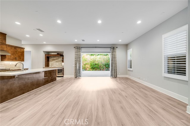 Detail Gallery Image 11 of 45 For 212 Parkwood, Irvine,  CA 92620 - 4 Beds | 4/1 Baths