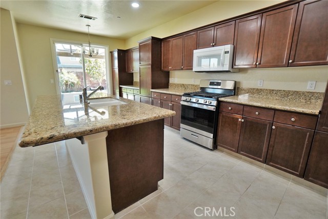 Detail Gallery Image 16 of 57 For 3000 Sunnyside Ct, Visalia,  CA 93292 - 3 Beds | 2 Baths