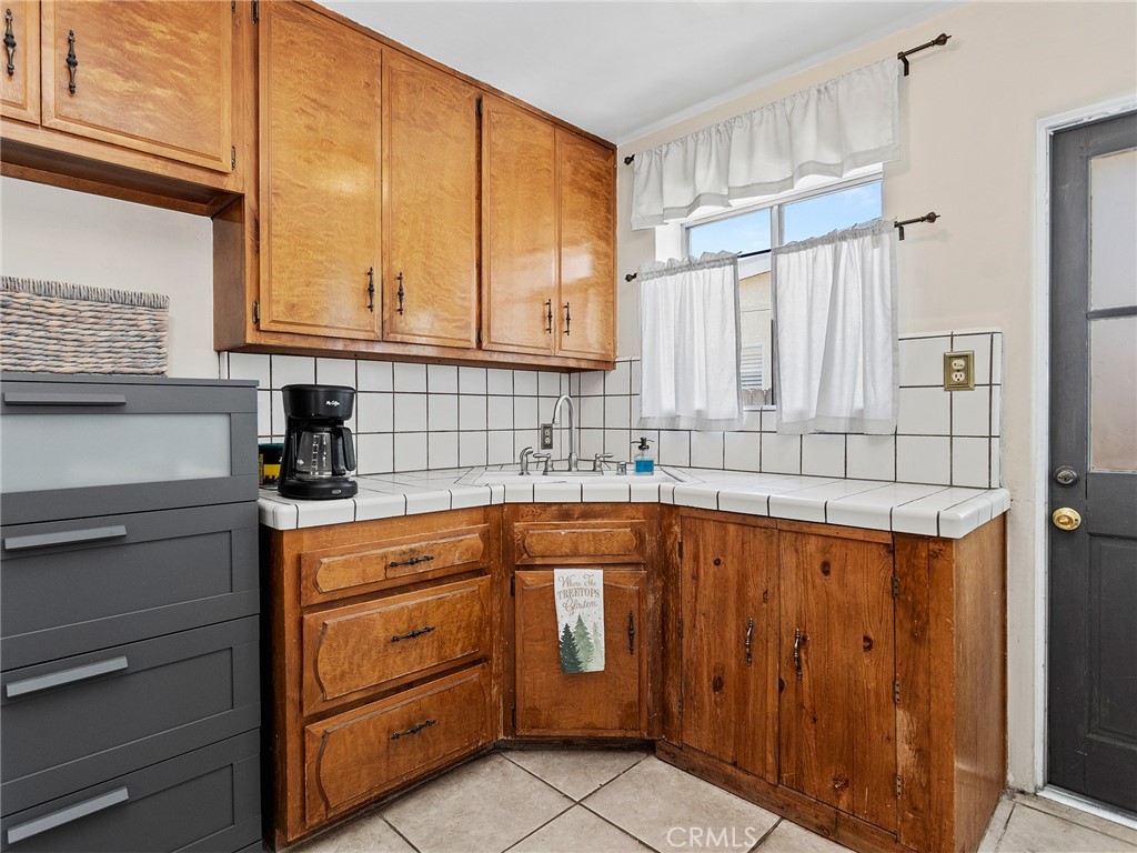 https://media.crmls.org/medias/3fcfc9d5-ec0d-4e91-b568-c279fa101468.jpg?preset=X-Large