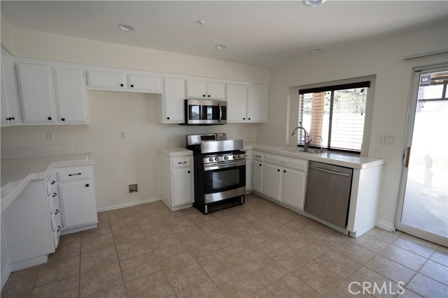 15488 Aveiro Road, Fontana CA: https://media.crmls.org/medias/3fcffb31-a65a-43d9-8791-230e67092030.jpg