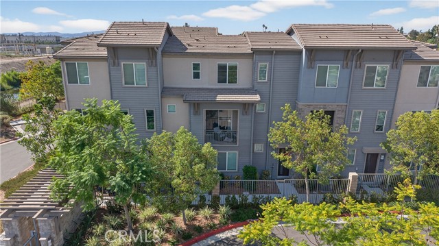 Detail Gallery Image 2 of 38 For 893 Tangelo Way #103,  Corona,  CA 92878 - 3 Beds | 3/1 Baths