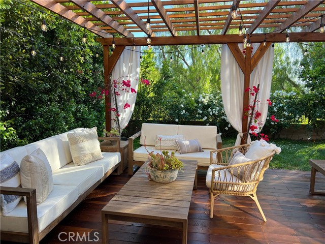 Detail Gallery Image 2 of 28 For 30114 Diana Ct, Agoura Hills,  CA 91301 - 3 Beds | 3 Baths